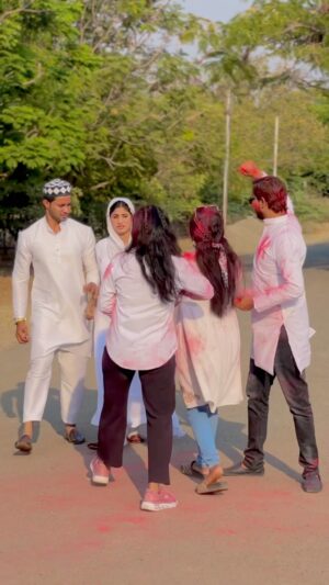 Shahina Ansari Instagram - Aap sabhi ko hmari trf se Ramzan ke saath holi mubarak ☪️🕉️🫂
@little_sahilkhan_007
#reels #explore #viral #love #couplesgoal #holi #ramzan #ramdan #happyholi #hindumuslimbhai