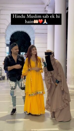 Shahina Ansari Instagram - Islam dharm ho ya sanatan dharm hame izzat se jeena sikhata hai ☪️❤️🕉️
@sam_kha_n_500 @alizasam_500
#reels #explore #viral #love #couplesgoals #muslim #hindu #islamic #sanatandharma