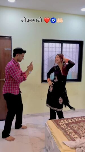 Shahina Ansari Instagram - हमसफ़र ऐसा चुनो जो तुम्हारे छोटी छोटी ख़ुशियों में शामिल हो ☺️🙏🏻
@little_sahilkhan_007
#reels #explore #viral #love #couplesgoals