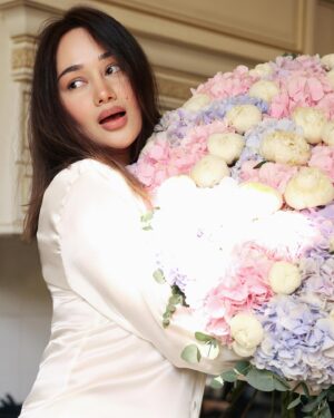 Shahlo Akhmedova Instagram - Flower lover 🤭🩷