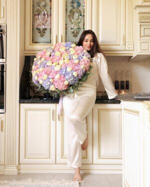 Shahlo Akhmedova Instagram - Flower lover 🤭🩷