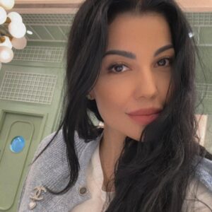 Shahzoda Instagram - -Почему так много зла, воин в этом мире?
-Зло порождает власть,деньги,вседозволенность
- …А добро?
- Добро держится на справедливости,правде и чести
-Почему всегда в итоге побеждает добро?
-Вседозволенность,деньги,власть рано или поздно заканчиваются,а правда она навсегда Алҳамдулиллаҳ🕊️ Всё обязательно у всех будет хорошо,если что то плохо значит, это ещё не конец… #Худогашукур🕊️