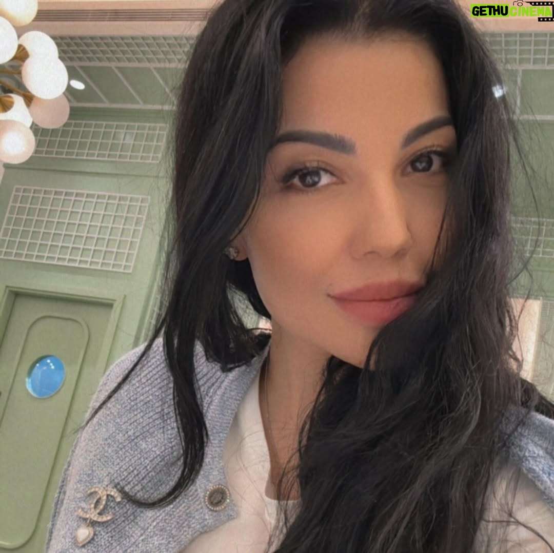 Shahzoda - 41.4K Likes - -Почему так много зла, воин в этом мире?
-Зло порождает власть,деньги,вседозволенность 
- …А добро?
- Добро держится на справедливости,правде и чести 
-Почему всегда в итоге побеждает добро?
-Вседозволенность,деньги,власть рано или поздно заканчиваются,а правда она навсегда Алҳамдулиллаҳ🕊️ Всё обязательно у всех будет хорошо,если что то плохо значит, это ещё не конец… #Худогашукур🕊️