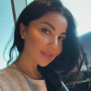 Shahzoda Instagram - -Почему так много зла, воин в этом мире?
-Зло порождает власть,деньги,вседозволенность
- …А добро?
- Добро держится на справедливости,правде и чести
-Почему всегда в итоге побеждает добро?
-Вседозволенность,деньги,власть рано или поздно заканчиваются,а правда она навсегда Алҳамдулиллаҳ🕊️ Всё обязательно у всех будет хорошо,если что то плохо значит, это ещё не конец… #Худогашукур🕊️