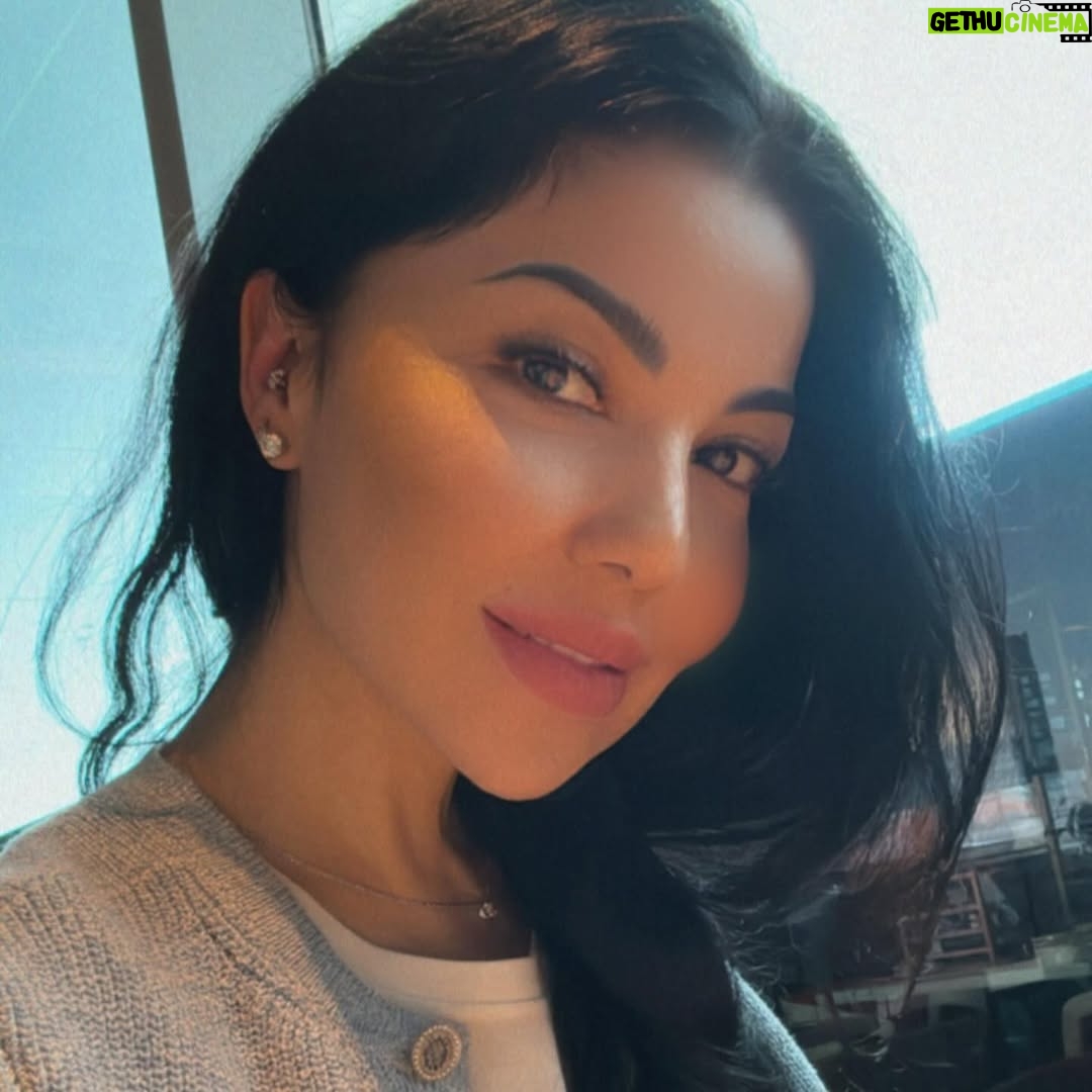 Shahzoda - 41.4K Likes - -Почему так много зла, воин в этом мире?
-Зло порождает власть,деньги,вседозволенность 
- …А добро?
- Добро держится на справедливости,правде и чести 
-Почему всегда в итоге побеждает добро?
-Вседозволенность,деньги,власть рано или поздно заканчиваются,а правда она навсегда Алҳамдулиллаҳ🕊️ Всё обязательно у всех будет хорошо,если что то плохо значит, это ещё не конец… #Худогашукур🕊️