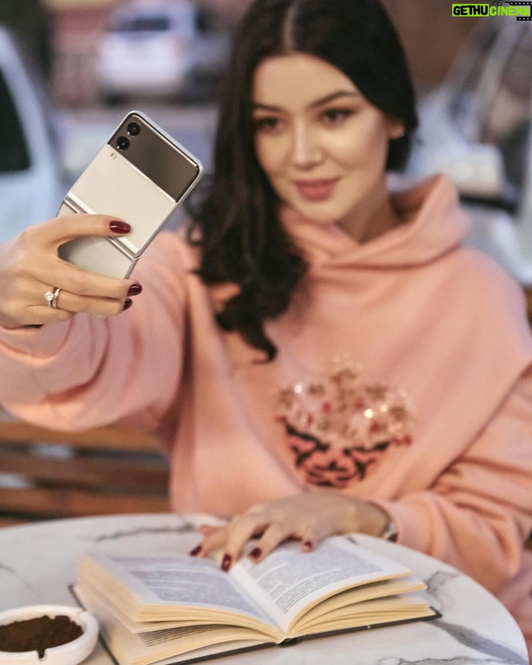 Shahzoda Matchanova - 36.1K Likes - Составляю планы на следующий год🌝Сохраняю записи в телефоне. Обещаю выйти из декрета😌Заняться самореализацией. Но это не точно 🤣мне сейчас очень даже хорошо 😂
Как у вас с новогодним настроением?