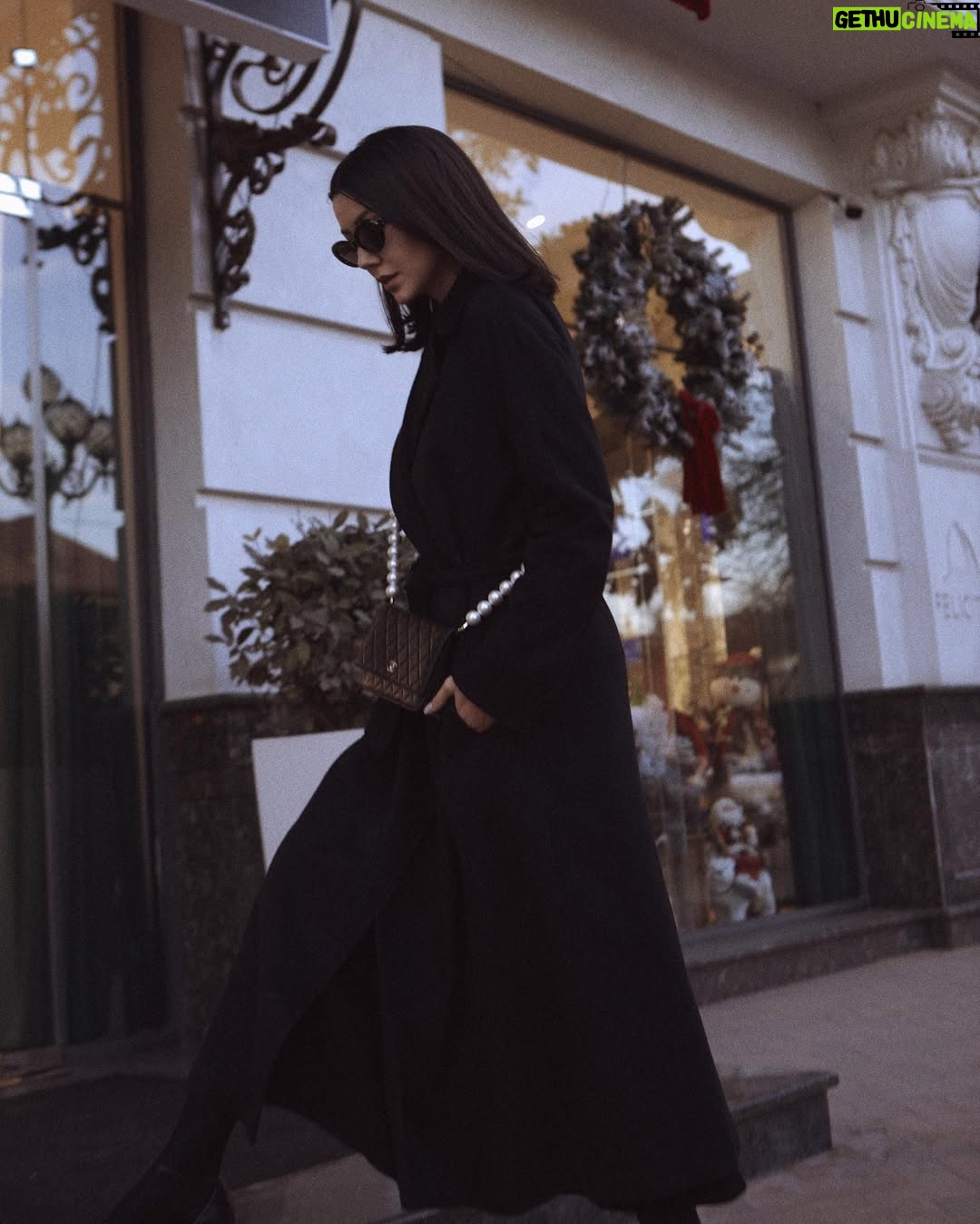 Shahzoda Matchanova - 43K Likes - В последнее время обожаю черный цвет в одежде. К чему бы это, подскажите, психологи🙃про плохое настроение не пишите, у меня оно замечательноееее😀