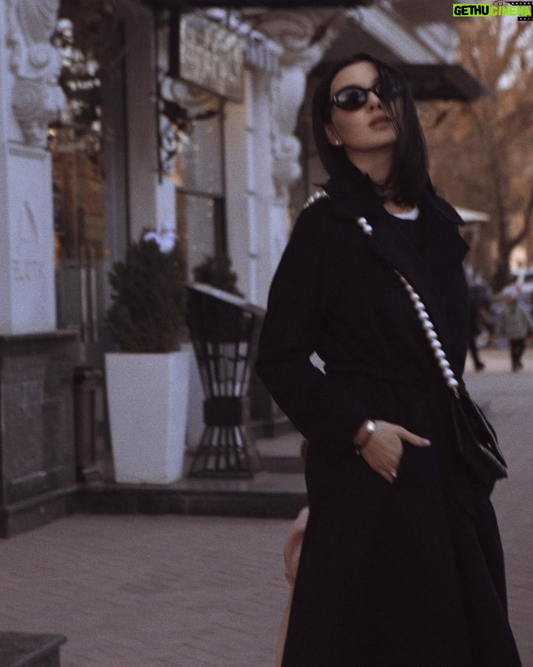 Shahzoda Matchanova - 43K Likes - В последнее время обожаю черный цвет в одежде. К чему бы это, подскажите, психологи🙃про плохое настроение не пишите, у меня оно замечательноееее😀