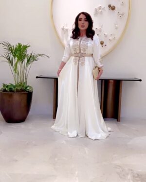 Shaima Ali Instagram - اليوم بغبقة نهى بيوتي 💕
مكياج وشعر صالون
@miss__lounge