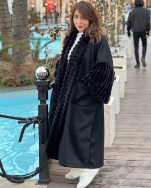 Shaima Ali Instagram - ادري اني مقصره معاكم ربع الانستقرام 💚 اشتقتلكم 💚. البشت البي لابسته من هالاكاونت وايد عندهم اشياء حلوه وغريبه
مريح باللبس ويدفي ويمشي مع كل شي 😍
@moodenesta