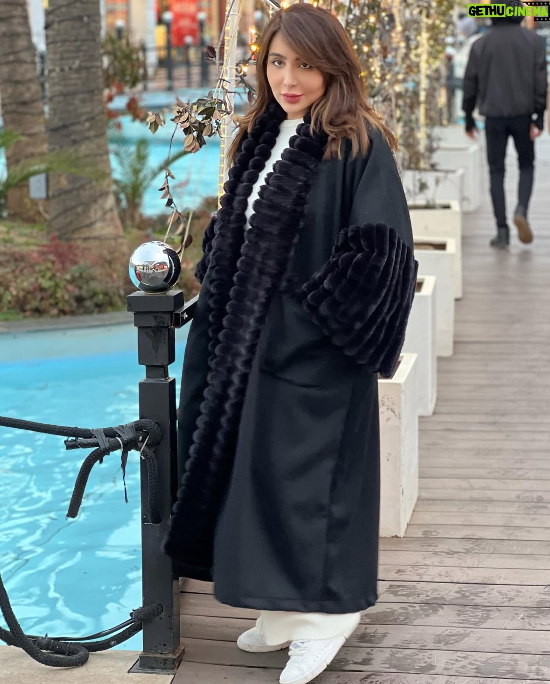 Shaima Ali - 30.5K Likes - ادري اني مقصره معاكم ربع الانستقرام 💚 اشتقتلكم 💚. البشت البي لابسته من هالاكاونت وايد عندهم اشياء حلوه وغريبه 

مريح باللبس ويدفي ويمشي مع كل شي 😍

@moodenesta