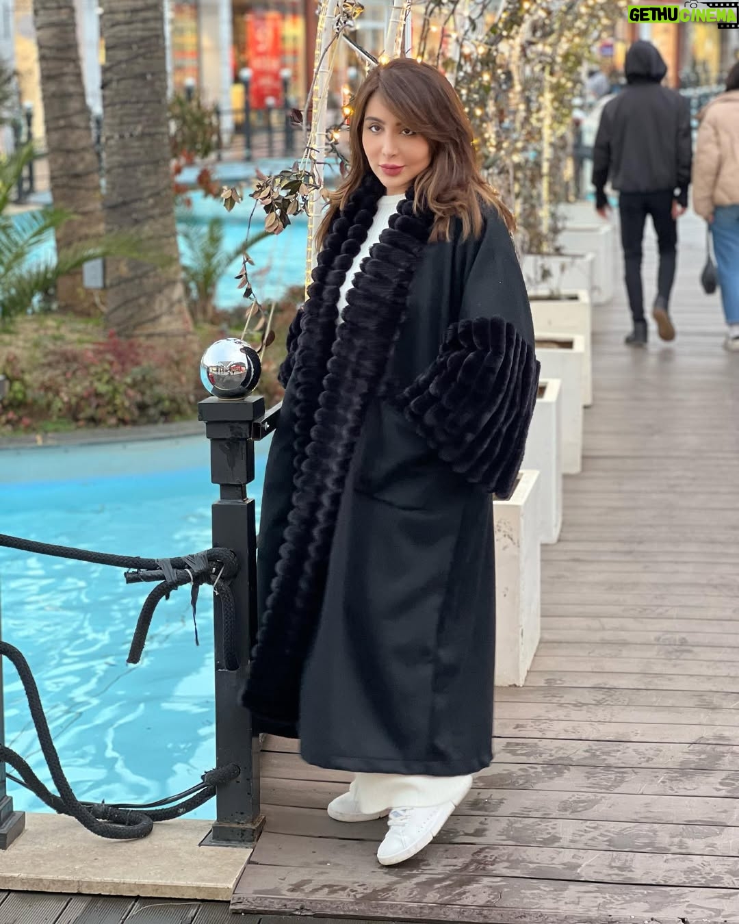 Shaima Ali - 30.5K Likes - ادري اني مقصره معاكم ربع الانستقرام 💚 اشتقتلكم 💚. البشت البي لابسته من هالاكاونت وايد عندهم اشياء حلوه وغريبه 

مريح باللبس ويدفي ويمشي مع كل شي 😍

@moodenesta