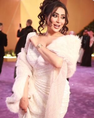Shaima Sabt Instagram - صورة حصرية من حضوري في :
@joyawards
الفستان تصميم فؤاد سريكس
من محلات انكانتو البحرين
@incanto_boutique
الاطلالة كانت مع فريق العمل السعودي المبدع
مكياج خبيرة التجميل في الموسى
@fai_makeup
الشعر المبدعة رفيقة الدرب حنان
@hanan_hairstyle2015
التصوير المصور السعودي المميز مشعل
@rl502