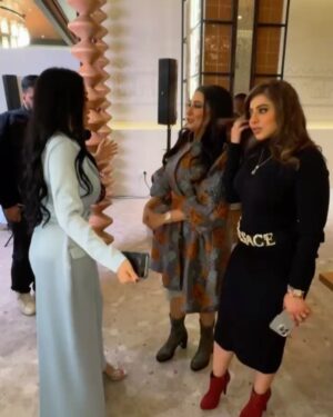 Shaima Sabt Instagram - بيت الجدر هو ليس مجرد مطعم خليجي ولكن هو رحلة غامرة في عمق تراثنا المحلي الاصيل يقدم اشهى الاطباق التقليدية التي تعكس نكهات وطعم وثقافة المطبخ الخليجي بكل تفاصيله ، بيت الجدر يجسد روح الضيافة الخليجية العربية وينقل عبق الاصاله التراثية الى قلب البحرين
في الافتتاح التجريبي للمطعم الخليجي @baitaljedder_bh في ستي سنتر البحرين
تصوير: @yahya_alawadhi