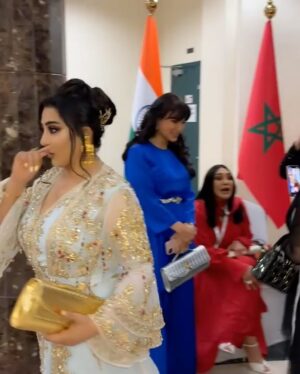 Shaima Sabt Instagram - #الفجيرة_تجمعنا
كواليس من حفل افتتاح #مهرجان_الفجيرة_الدولي_للمونودراما في دورته ١١ المقام في #الفجيرة
تفاصيل اللوك :
القفطان تصميم الرائعة والمبدعة المصممة الاماراتية ريم الجسمي
@reemaljesmi
المكياج خبيرة التجميل الراقية غيداء صالحي
@ghaida_makeup
الشعر الكوافيرة الخطيرة وردة
@warda_hair_style369
تصوير فديو : المصور البحريني محمد بوحسين
تصوير فوتوغرافي: احمد سكاي دايف
@royal.shooots