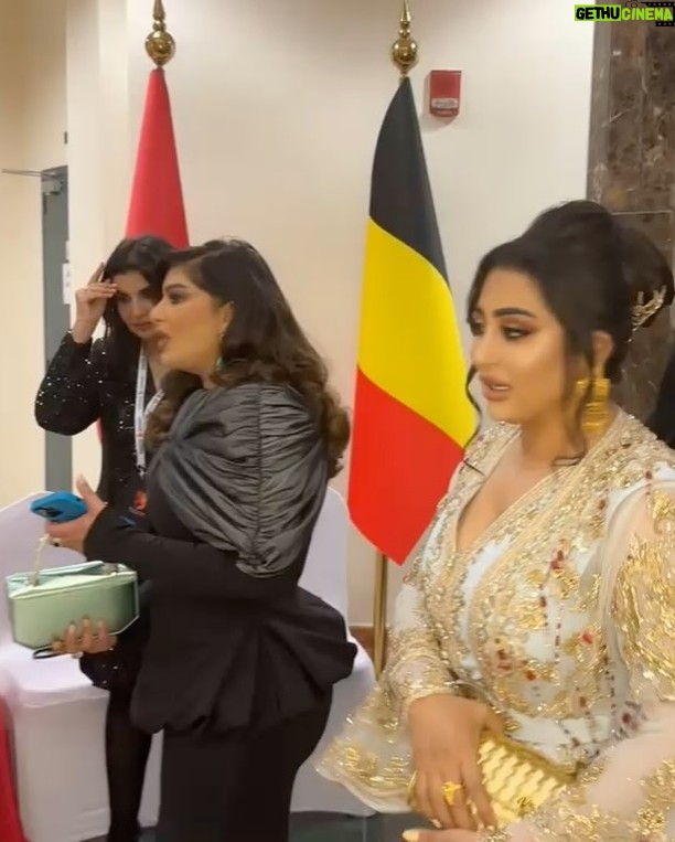 Shaima Sabt - 1.1K Likes - #الفجيرة_تجمعنا

كواليس من حفل افتتاح  #مهرجان_الفجيرة_الدولي_للمونودراما في دورته ١١ المقام في #الفجيرة

‎تفاصيل اللوك : 

‎القفطان تصميم الرائعة والمبدعة المصممة الاماراتية ريم الجسمي 

@reemaljesmi 

‎المكياج خبيرة التجميل الراقية غيداء صالحي
@ghaida_makeup 

‎الشعر الكوافيرة الخطيرة وردة

@warda_hair_style369 

‎تصوير فديو : المصور البحريني محمد بوحسين

تصوير فوتوغرافي: احمد سكاي دايف 

@royal.shooots