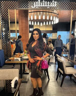 Shaima Sabt Instagram - شيشلر يقدم تجربة راقية في المأكولات التركية الأصيلة والتقليدية بلمسة عصرية ، بعد نجاح فرعة الاول في البحرين ، يفتتح الان فرعة الثاني ليواصل تقديم اطباق مبتكرة واجواء فاخرة
في الافتتاح التجريبي لمطعم @sisler_bahrain التركي في ستي سنتر البحرين
مكياج: @ghaida_makeup
شعر : @rayankh7
تصوير: @yahya_alawadhi
