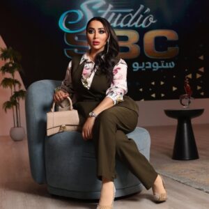 Shaima Sabt Instagram - كن أقل فضولًا بشأن الناس، وأكثر فضولًا بشأن الأفكار .”
– ماري كوري