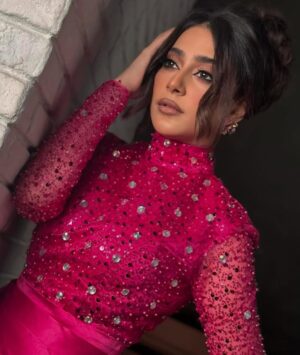 Shaima Sabt Instagram - حبيبتي اختي الصغيره واللي اعتبرها بنتي @abrarsabt7 كل عام وانتي بخير وصحه وسلامه يارب يعطيج ليما يرضيج ويحقق كل ماتتمنين ويجبرج ربي جبراً يليق بعظمته وعطائه
#happybirthday ام رتيل 🎊🎂👶🏻🍭🥰🎁😘