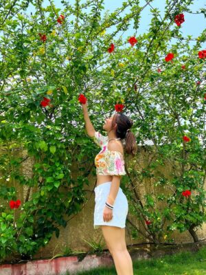 Shalini Mahhall Instagram - The world was never meant to be a competition of
appearances— it was meant to be a gallery of
individuality, where every person adds their own
Colour , texture, and story!!🌸🌼
#shalinimahhall