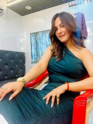 Shalini Mahhall Instagram - “Love yourself, and don’t apologize for it,” 🌟💋🎬
#entertainer #shalinimahhall