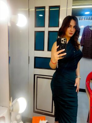 Shalini Mahhall Instagram - “Love yourself, and don’t apologize for it,” 🌟💋🎬
#entertainer #shalinimahhall