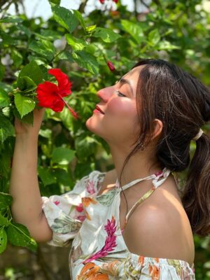 Shalini Mahhall Instagram - The world was never meant to be a competition of
appearances— it was meant to be a gallery of
individuality, where every person adds their own
Colour , texture, and story!!🌸🌼
#shalinimahhall