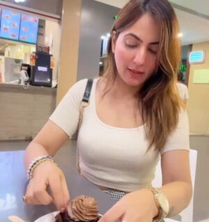 Shalini Mahhall Instagram - This era is called:🌸
Keeping a good heart but more selective about who
gets access to it !!✌️🤍
#photo #igers #bhfyp #love #me #shalinimahhall #entertainer
