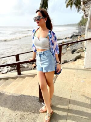 Shalini Mahhall Instagram - Yours truly, but not truly yours !!!! 🦋🌀💙
#photo #igers #bhfyp #love #me #shalinimahhall #entertainer
