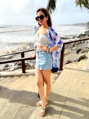 Shalini Mahhall Instagram - Yours truly, but not truly yours !!!! 🦋🌀💙
#photo #igers #bhfyp #love #me #shalinimahhall #entertainer