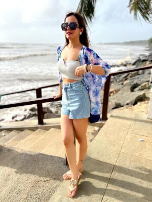 Shalini Mahhall Instagram - Yours truly, but not truly yours !!!! 🦋🌀💙
#photo #igers #bhfyp #love #me #shalinimahhall #entertainer