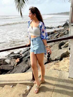 Shalini Mahhall Instagram - Yours truly, but not truly yours !!!! 🦋🌀💙
#photo #igers #bhfyp #love #me #shalinimahhall #entertainer