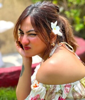 Shalini Mahhall Instagram - चांदी जैसा रंग है तेरा सोने जैसे बाल
एक तू ही धनवान है गोरी 💛🌸🔆
#entertainer #shalinimahhall