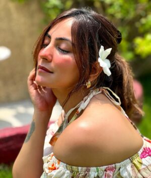 Shalini Mahhall Instagram - चांदी जैसा रंग है तेरा सोने जैसे बाल
एक तू ही धनवान है गोरी 💛🌸🔆
#entertainer #shalinimahhall
