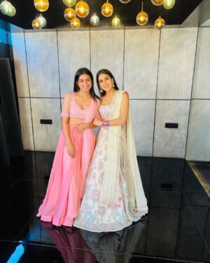 Shalvi Chauhan Instagram - सपनों की डायरी का यह पन्ना सुंदर है♥️🥺
@saraalikhan95 ♥️