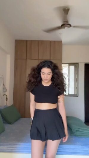 Shalvi Chauhan Instagram - Baaj se teetar hogaye ♥️🎀
#explore #instagram #akritinegi #trend #dance #dancer #exploremoreً #danceislife #treandingreels #trendingsongs