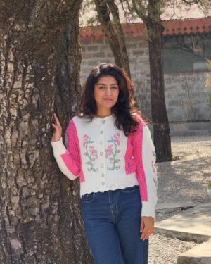 Shalvi Chauhan Instagram - Love affair with Nature❤️🫣
.
.
.
#shalvi#instagood #nenitaal🏔️ #nature