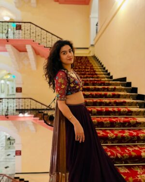 Shalvi Chauhan Instagram - The traditional dress really suits me🫶🏻
.
.
#lehenga #designer #tajpalace #post #hotchocolate