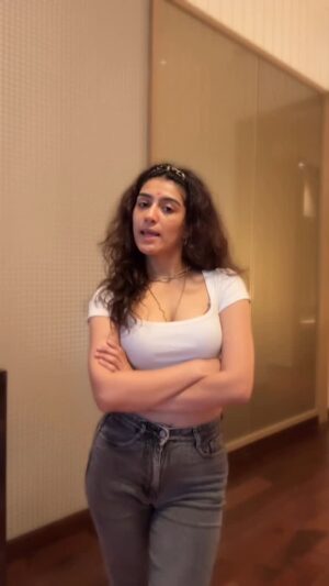 Shalvi Chauhan Instagram - Dill jo tumhara hai badhiya hai🫣🫶🏻
.
.
.
#instamood #fyp #tranding #oldsongs