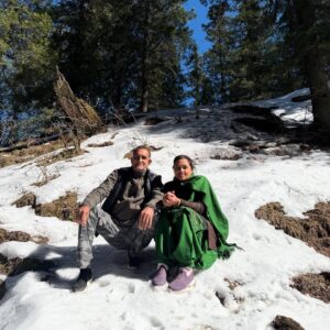 Shalvi Chauhan Instagram - Swipe Right to see My (❤️)
Last video to apne risk par dekhna sab🫣
.
.
#pahad #snow #family
