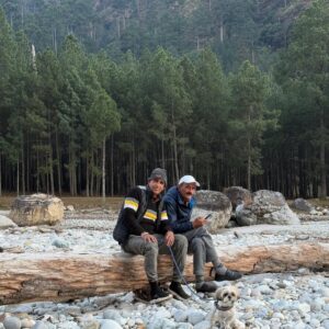 Shalvi Chauhan Instagram - Swipe Right to see My (❤️)
Last video to apne risk par dekhna sab🫣
.
.
#pahad #snow #family