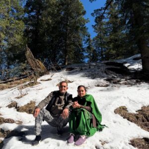 Shalvi Chauhan Instagram - Swipe Right to see My (❤️)
Last video to apne risk par dekhna sab🫣
.
.
#pahad #snow #family