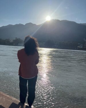 Shalvi Chauhan Instagram - I want to be here 🕊️
.
.
.
#shalvi#rishikesh #ganga