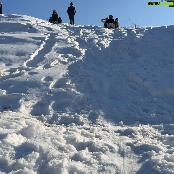 Shalvi Chauhan - 515 Likes - Swipe Right to see My (❤️)
Last video to apne risk par dekhna sab🫣
.
.
#pahad #snow #family