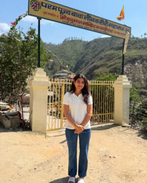 Shalvi Chauhan Instagram - I am just a child and the last one is my Aatma🤭
.
.
#post #nature #kaichi #kaichidham_mandir✨🙏💫❤️nainital #kakdighat