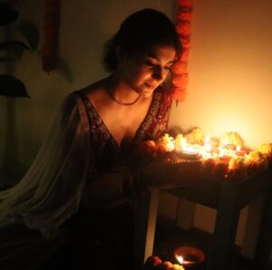 Shalvi Chauhan Instagram - May this Diwali be the festival of true happiness in your life, with your loved ones🪔🌸
आपको दिवाली की शुभकामनाएं
.
.
.
#shalvi #diwali #shalvi #insta #festival #saynotocrackers