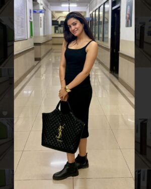 Shalvi Chauhan Instagram - Black is just A "BLACK"🖤
.
.
Farewell picture 🤍
.
#shalvi #insta #blcak