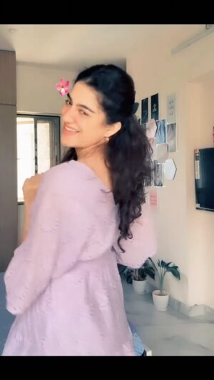 Shalvi Chauhan Instagram - Precious moment 💖🤌
.
.
.
.
.
.
.
#explorepage✨ #explorepage #explore #exploremore #trending #trendingreels #trend #trendingvideos #viralvideos #Viral #viralpost #viralvideo #viral #reelsinstagram #reelkarofeelkaro #reel #men #love