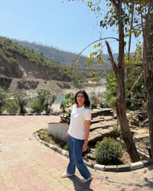 Shalvi Chauhan Instagram - I am just a child and the last one is my Aatma🤭
.
.
#post #nature #kaichi #kaichidham_mandir✨🙏💫❤️nainital #kakdighat