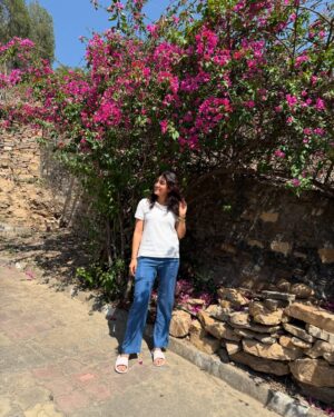 Shalvi Chauhan Instagram - I am just a child and the last one is my Aatma🤭
.
.
#post #nature #kaichi #kaichidham_mandir✨🙏💫❤️nainital #kakdighat